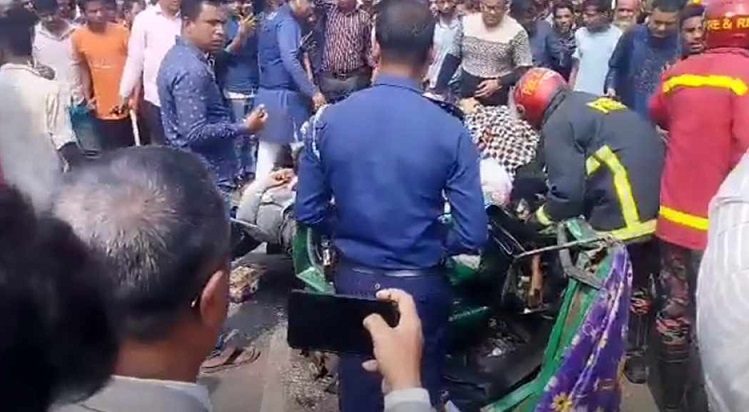 বাসচাপায় ময়মনসিংহে সিএনজিচালিত অটোরিকশার সাত যাত্রী নিহত